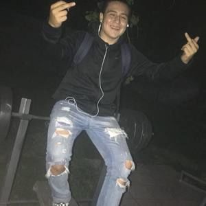 Meet your Posher, Moises